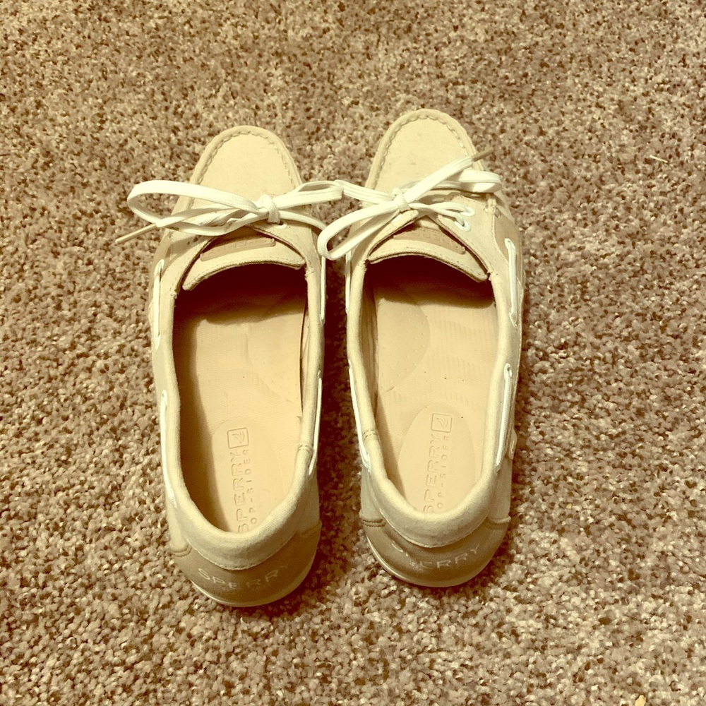 Woman’s Sperry Shoes size 7 never wore.